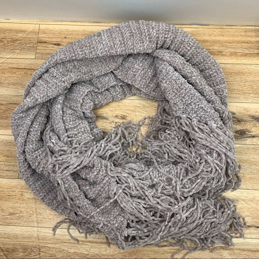 Shiraleah fringe scarf